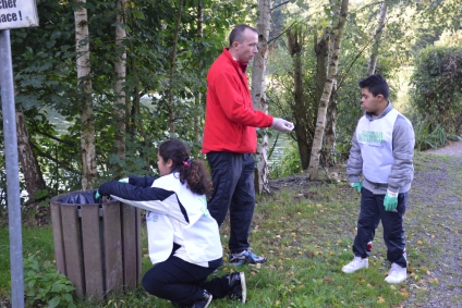 Ensemble, les enfants ont nettoyé la nature !