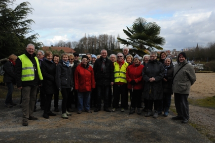 Les seniors en marche sur les berges de la Lys