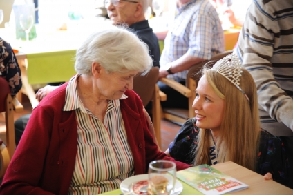 Miss Halluin fête les mamans au Foyer Val de Lys (en images)