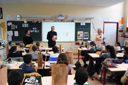 Le Maire à l’école pour la remise des dictionnaires